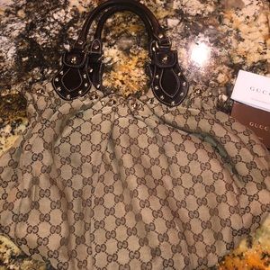 Gucci Shoulder Bag.
